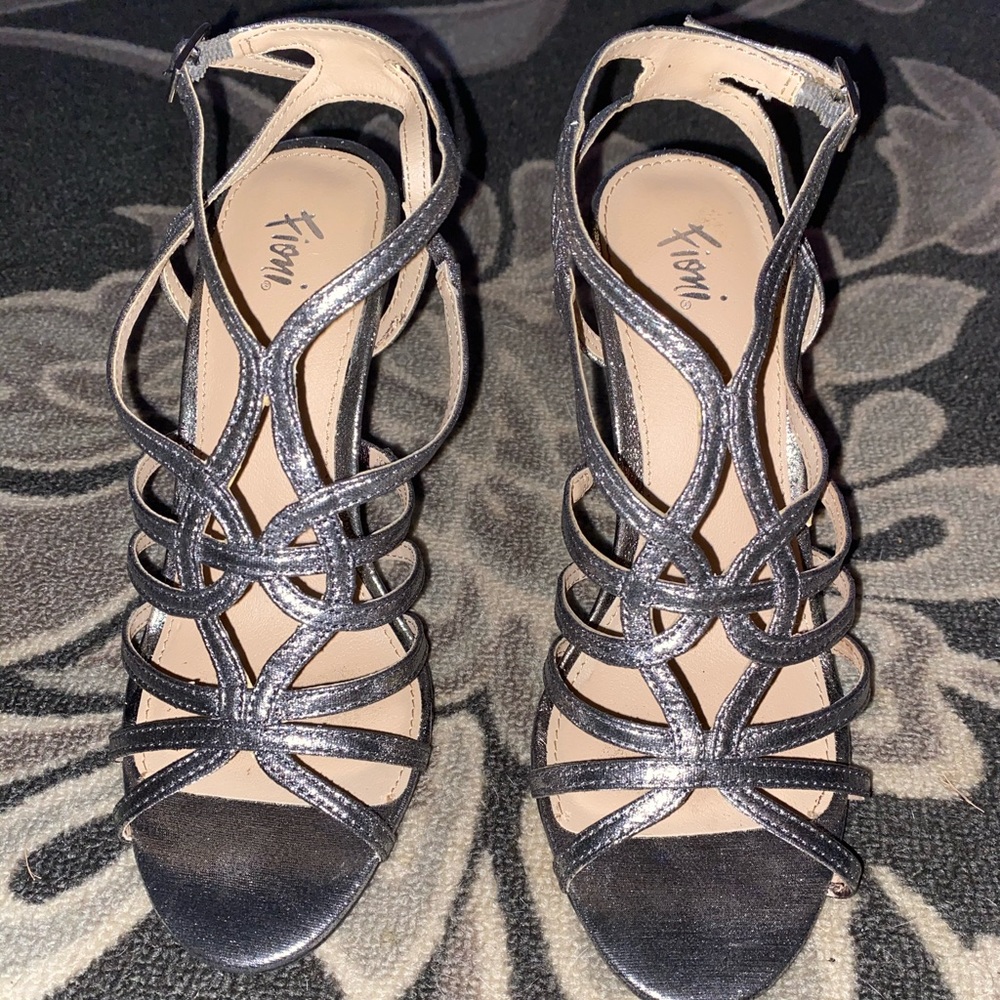 Heels! Fashionable! Stylish! So cute on!!